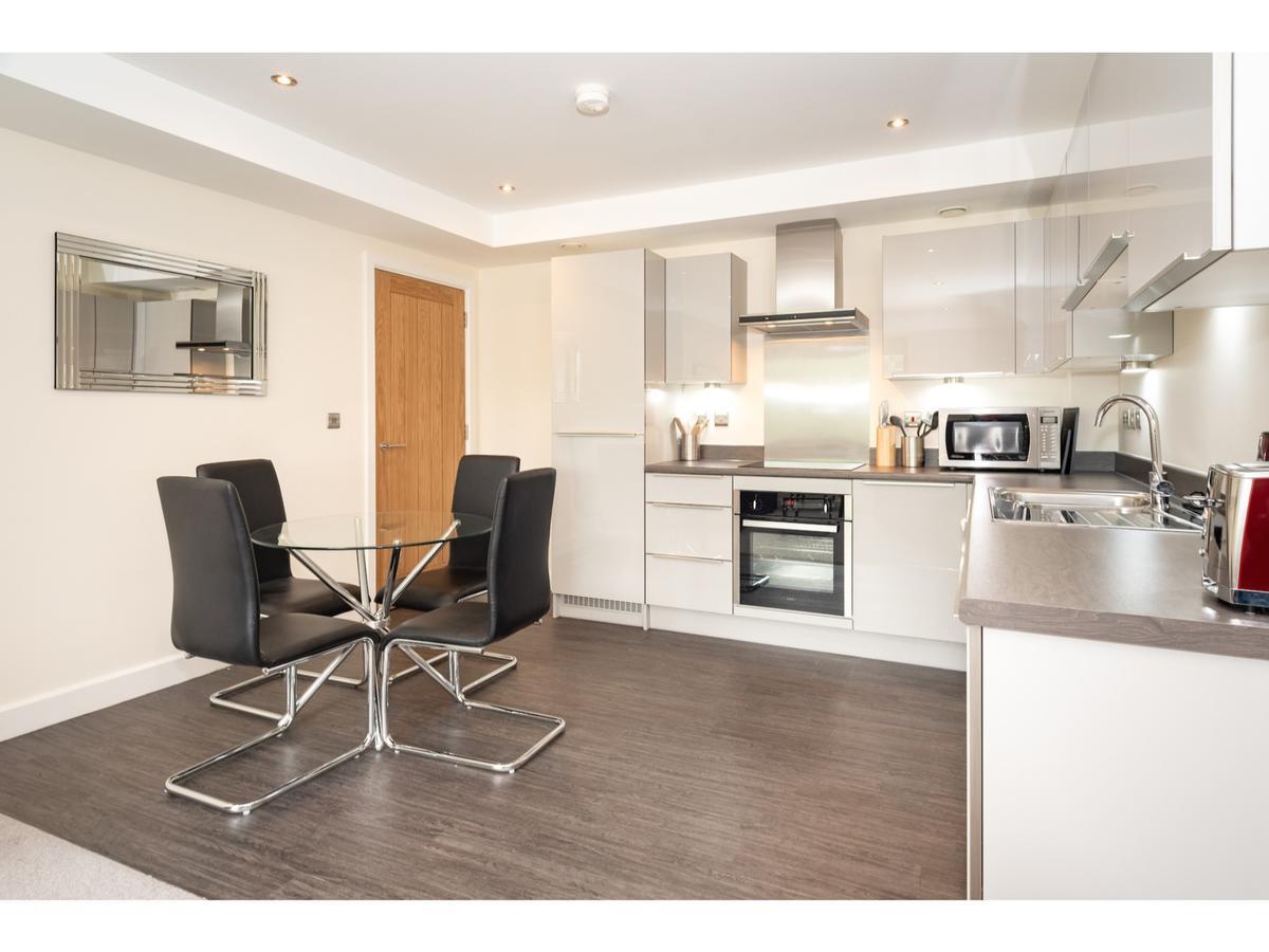 Stylish Flat Near The City Centre - Pass The Keys Apartment York Bagian luar foto